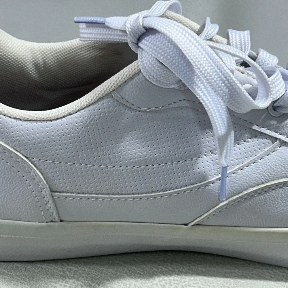 Levi's Mens Sneakers Size 10.5 White Lance Perforated Faux-Leather Low Top Skate